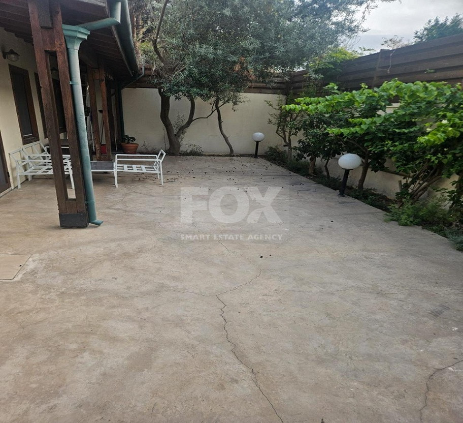 RENT:Renovated Commercial Building in the Heart of the Old Town