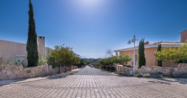 Luxury three Bedroom, two Bathroom Apartment in Chloraka, Paphos for sale