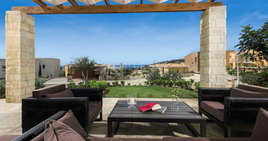 Luxury three Bedroom, two Bathroom Apartment in Chloraka, Paphos for sale