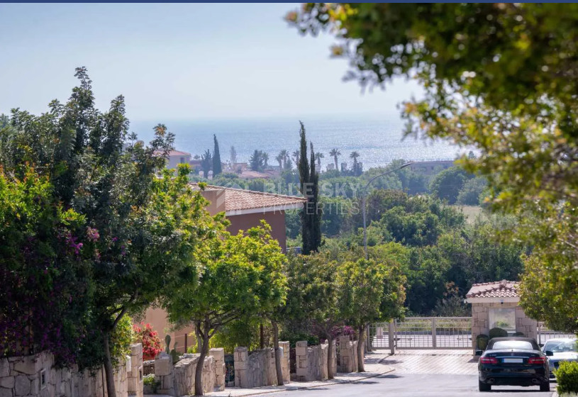 Luxury two Bedroom, two Bathroom Apartment in Chloraka, Paphos for sale