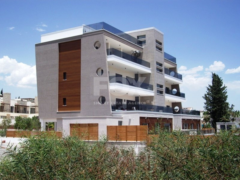 Three Bedroom Penthouse with Roof Garden in Mouttagiaka Area