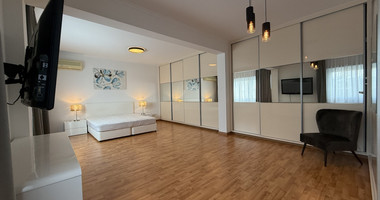 FOR RENT SIX BEDROOM PENTHOUSE OPPOSITE THE SEA IN GATED COMPLEX WITH SWIMMING POOL AND TENNIS COURT.