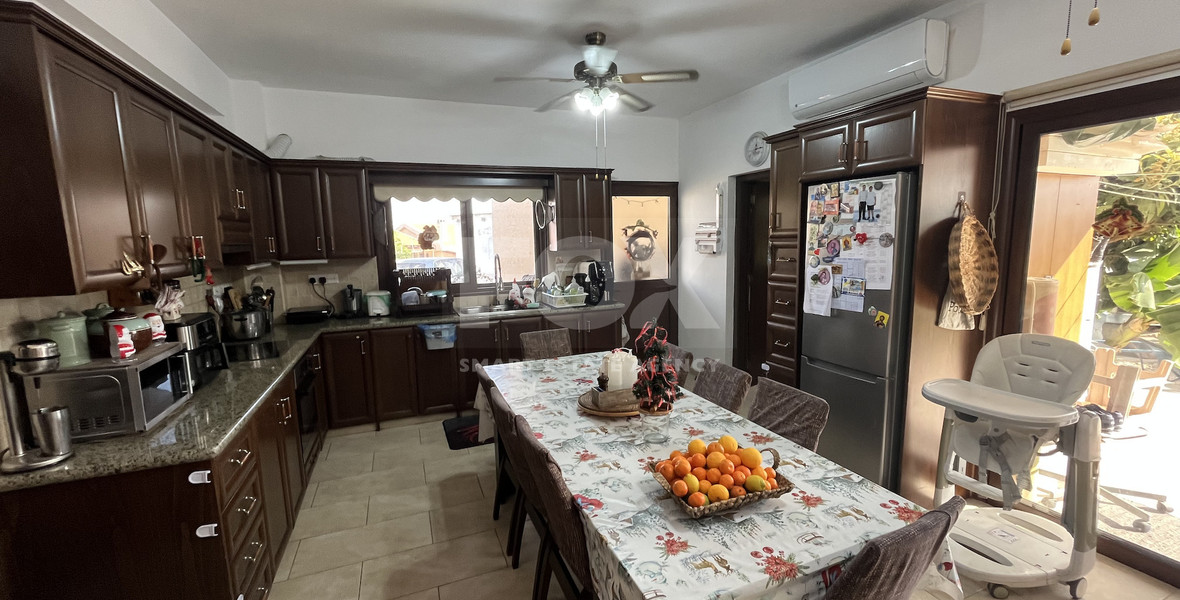 For Sale Spacious House in Episkopi with Nice Garden