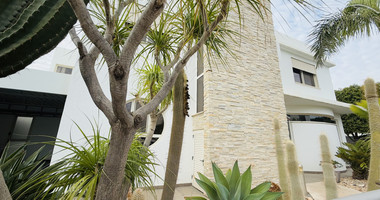 FOR RENT DETACHED FOUR BEDROOM HOUSE WITH SEPARATE OFFICE IN KATO POLEMIDIA OFFERING LANDSCAPED GARDEN AND SWIMMING POOL.