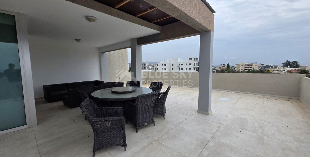 Modern Full-Floor Three-Bedroom Penthouse for Rent in Ypsonas