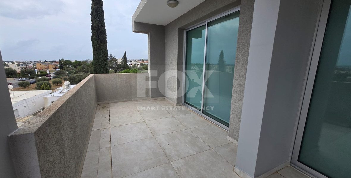 Modern Full-Floor Three-Bedroom Penthouse for Rent in Ypsonas