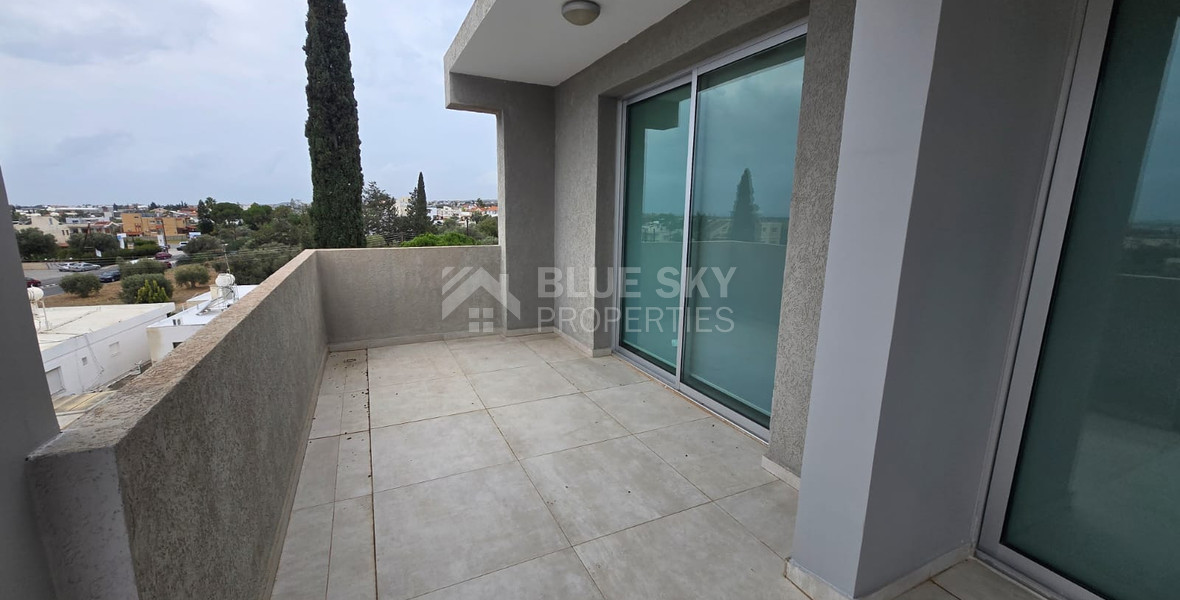 Modern Full-Floor Three-Bedroom Penthouse for Rent in Ypsonas