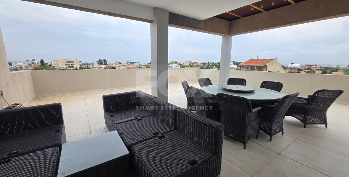 Modern Full-Floor Three-Bedroom Penthouse for Rent in Ypsonas