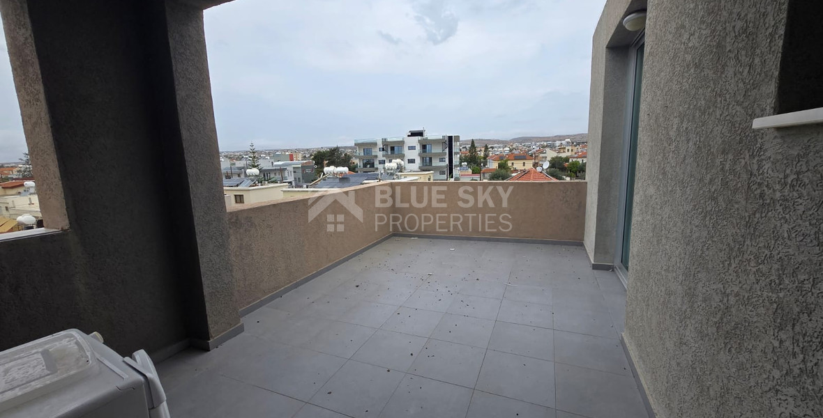 Modern Full-Floor Three-Bedroom Penthouse for Rent in Ypsonas