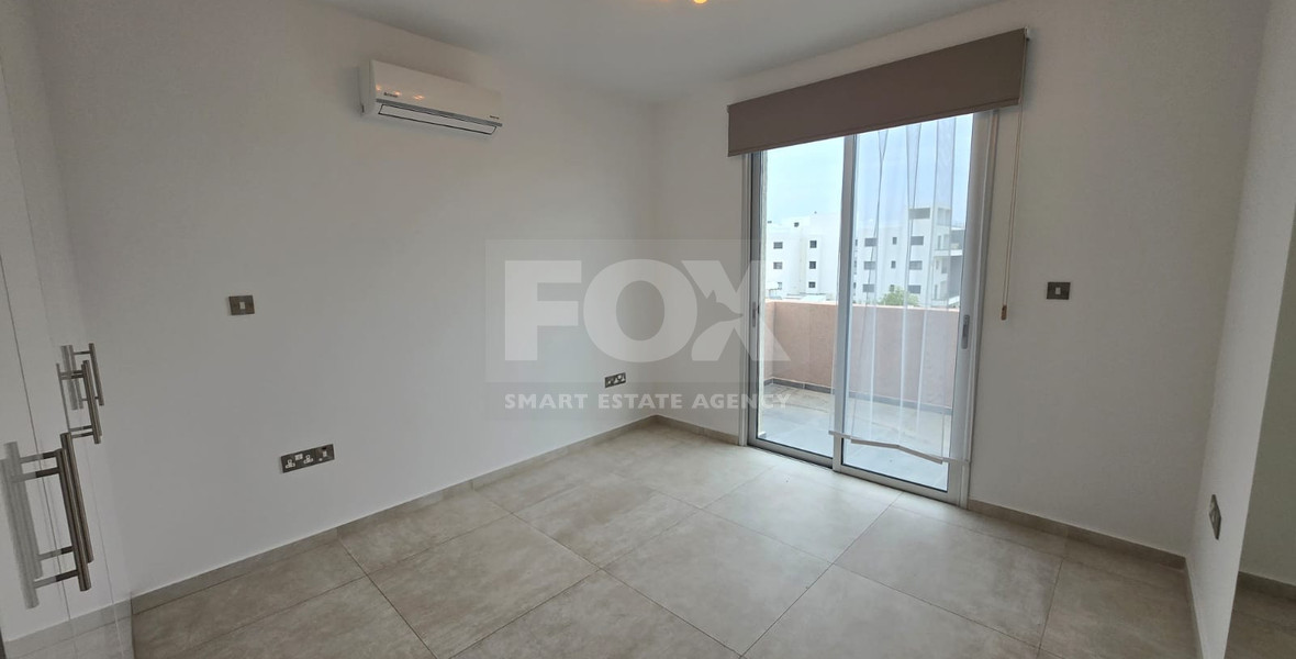 Modern Full-Floor Three-Bedroom Penthouse for Rent in Ypsonas