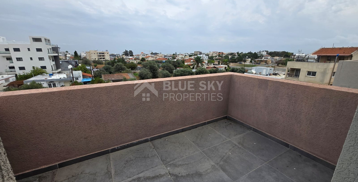 Modern Full-Floor Three-Bedroom Penthouse for Rent in Ypsonas