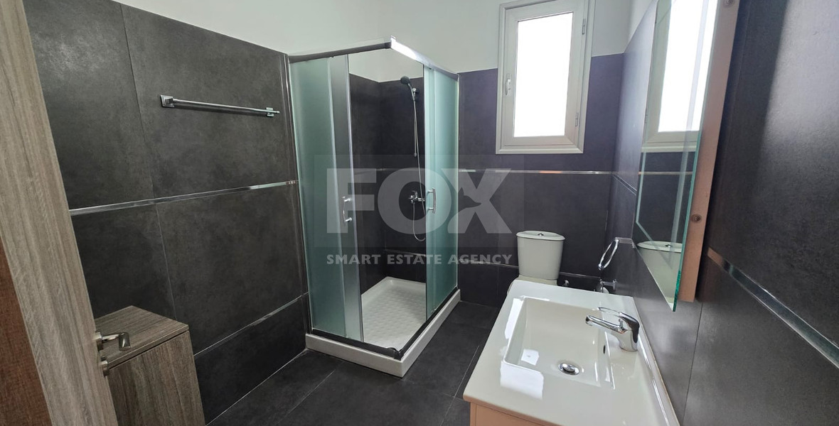 Modern Full-Floor Three-Bedroom Penthouse for Rent in Ypsonas