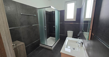 Modern Full-Floor Three-Bedroom Penthouse for Rent in Ypsonas