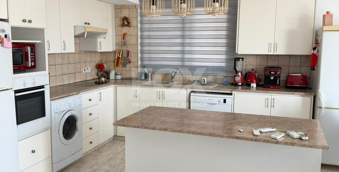 Very Spacious and Modern Three Bedroom Apartment in Geroskipou