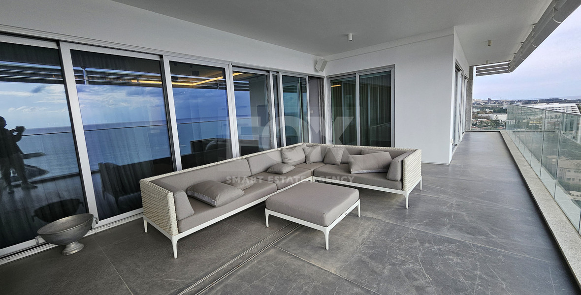For rent Luxurious Sea Front Three Bedroom Apartment With Amazing View