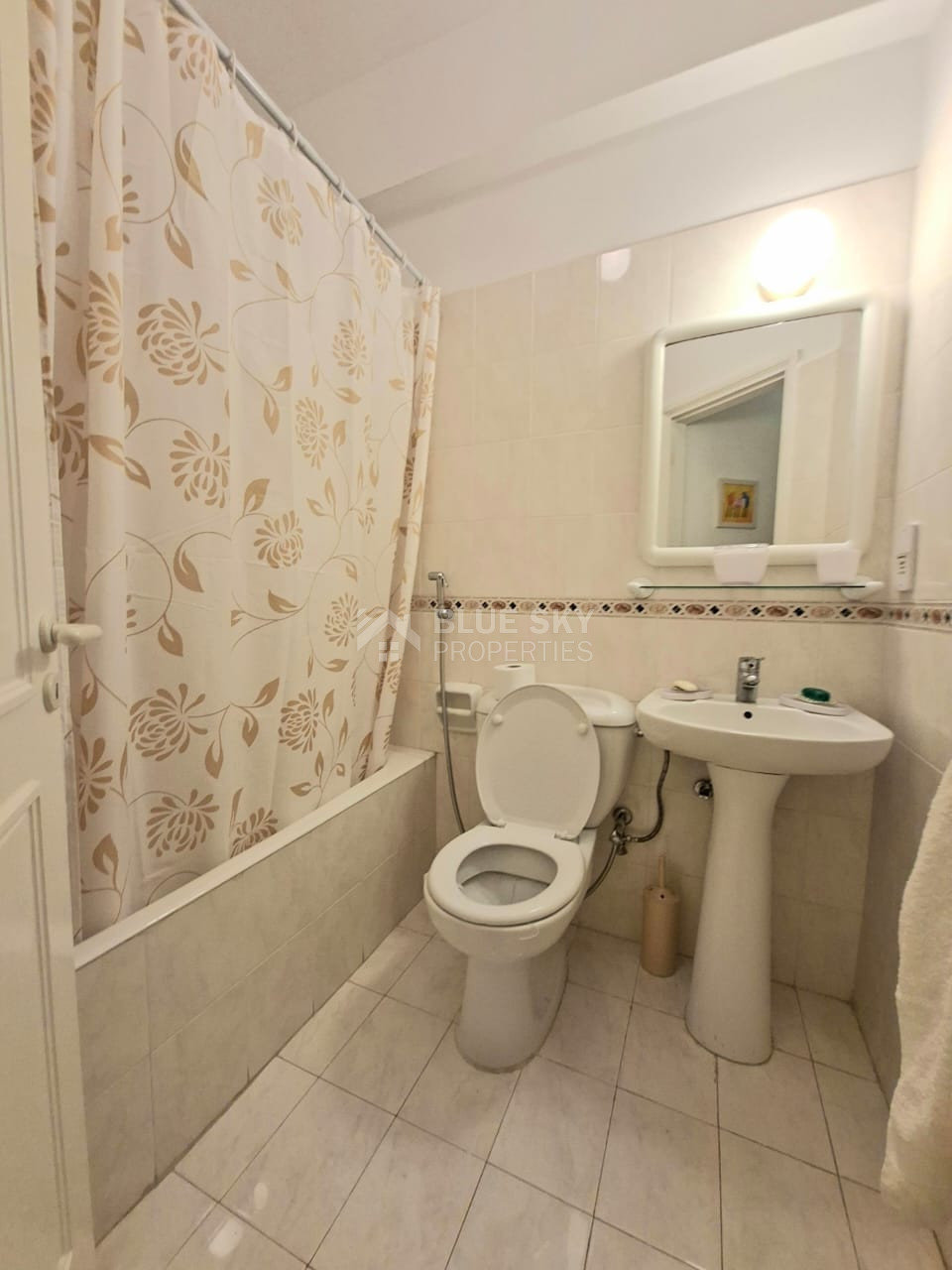 For sale Bedroom Apartment for Sale in Universal Paphos | Pool | Walk to Beach | Fully Furnished