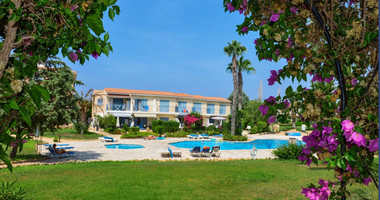 For sale Bedroom Apartment for Sale in Universal Paphos | Pool | Walk to Beach | Fully Furnished