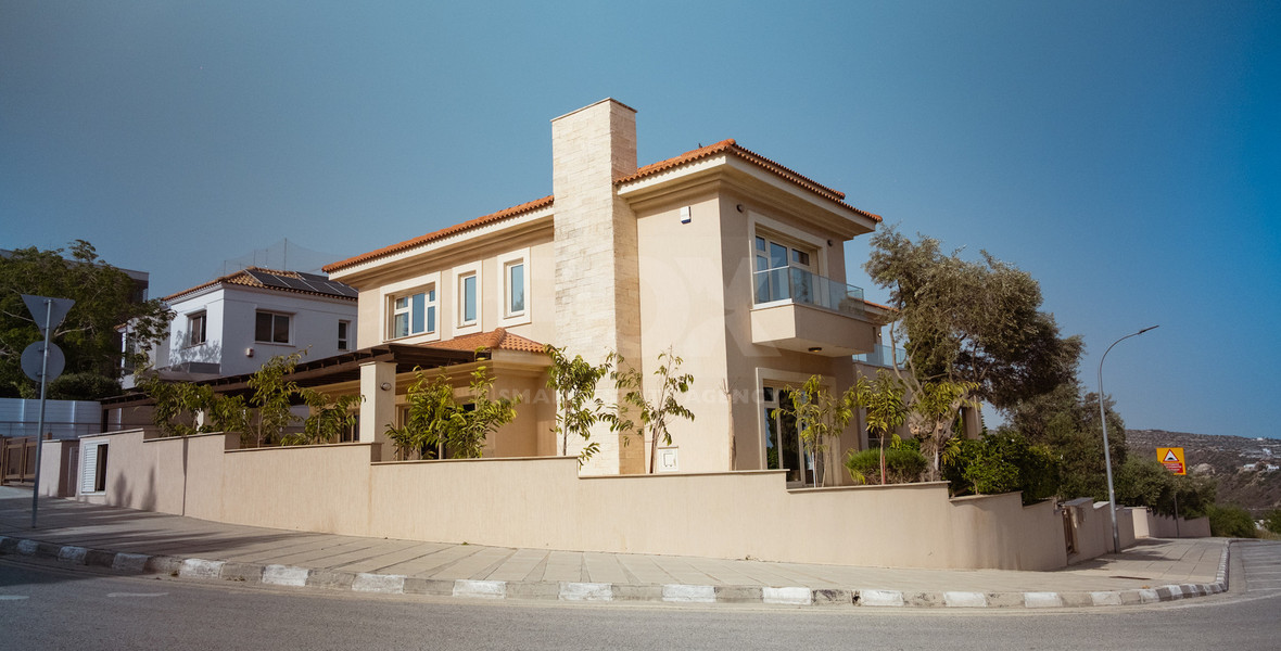 Exclusive Seven-Bedroom Luxury Villa for Rent in Germasogeia