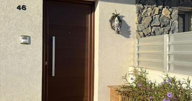 Four bedroom ground floor house in Pano Polemidia for rent , Limassol