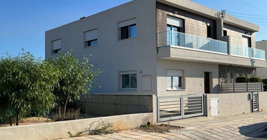 Four bedroom ground floor house in Pano Polemidia for rent , Limassol