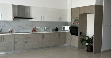 Four bedroom ground floor house in Pano Polemidia for rent , Limassol