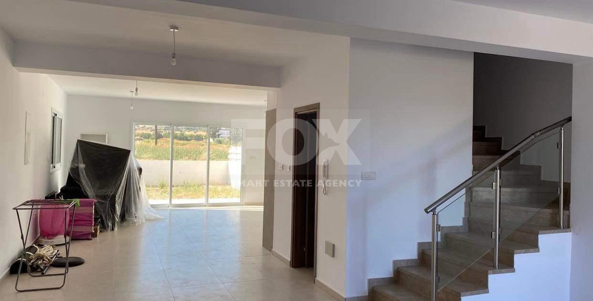Four bedroom ground floor house in Pano Polemidia for rent , Limassol
