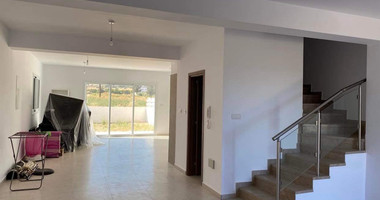 Four bedroom ground floor house in Pano Polemidia for rent , Limassol