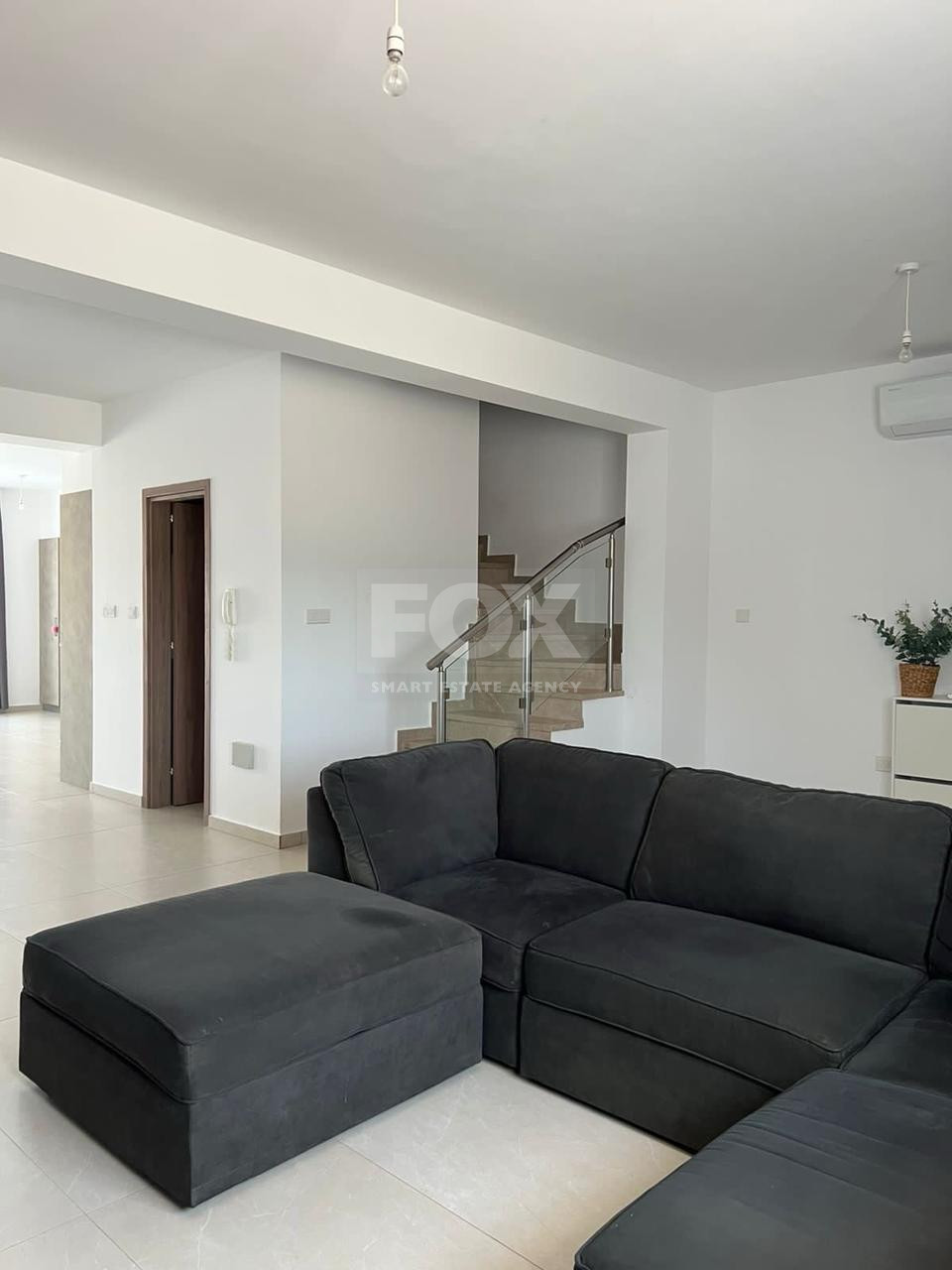 Four bedroom ground floor house in Pano Polemidia for rent , Limassol