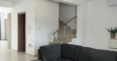 Four bedroom ground floor house in Pano Polemidia for rent , Limassol