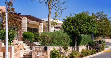 Two-Bedroom Apartment for Sale in Chloraka, Paphos – Modern Living with Garden & Terrace