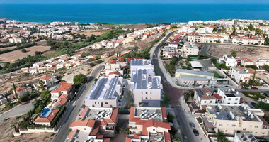 Contemporary three bedroom Apartment with Sea Views in Prime Coastal Location