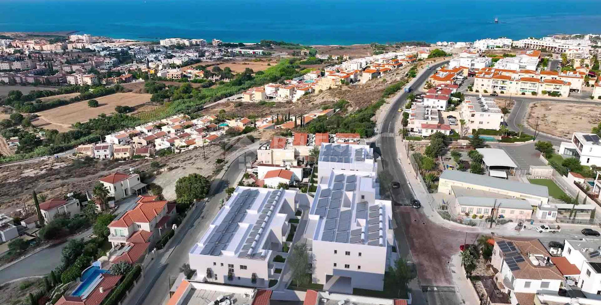 Contemporary three bedroom Apartment with Sea Views in Prime Coastal Location