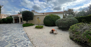 Spacious Sea View villa with private swimming pool for rent , in Mesogi , Paphos