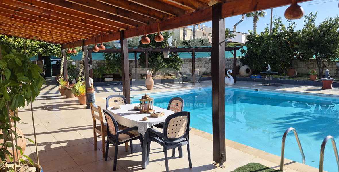 Modern  three Bedroom Apartment in Spacious Peyia Area, for rent