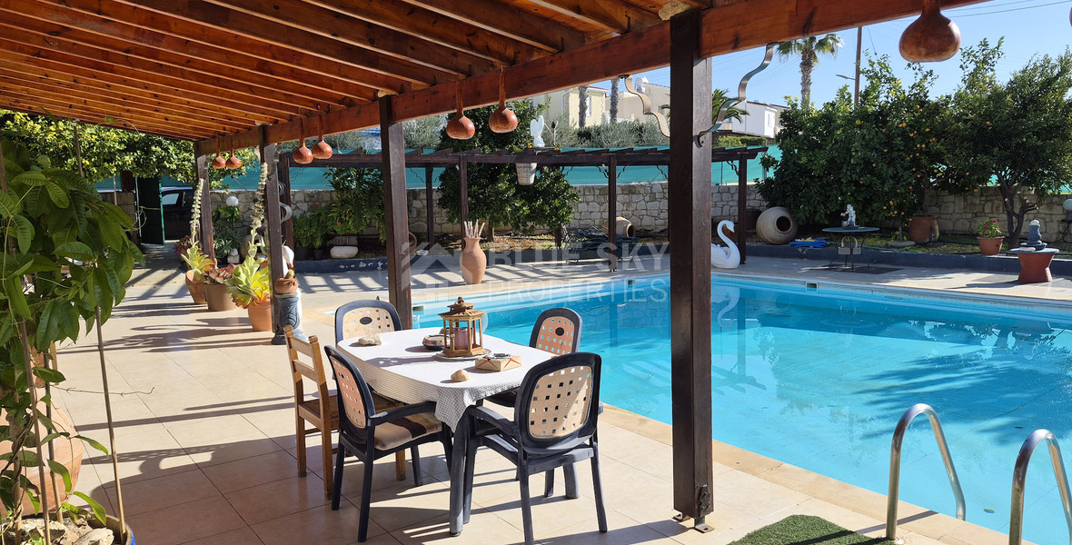 Modern  three Bedroom Apartment in Spacious Peyia Area, for rent