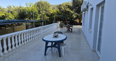 Modern  three Bedroom Apartment in Spacious Peyia Area, for rent