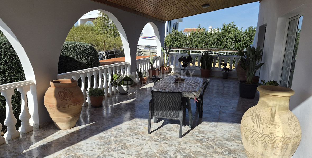 Modern  three Bedroom Apartment in Spacious Peyia Area, for rent