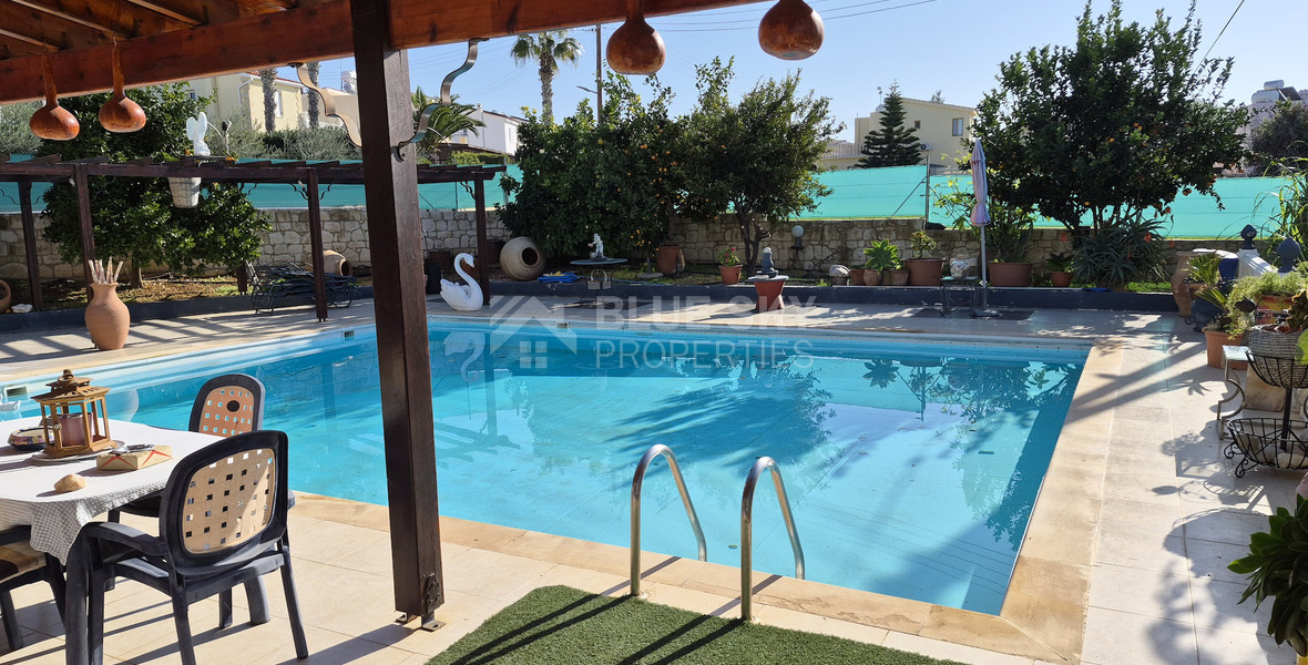 Modern  three Bedroom Apartment in Spacious Peyia Area, for rent