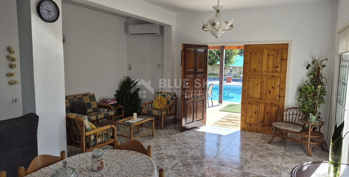 Modern  three Bedroom Apartment in Spacious Peyia Area, for rent