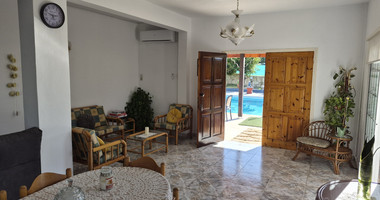 Modern  three Bedroom Apartment in Spacious Peyia Area, for rent