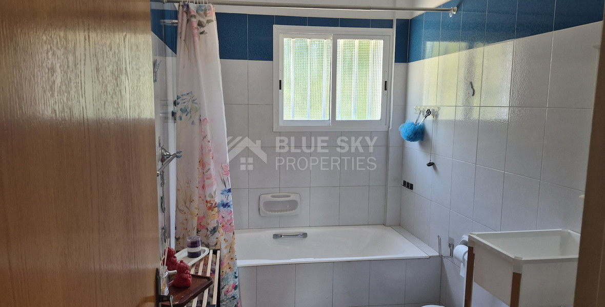 Modern  three Bedroom Apartment in Spacious Peyia Area, for rent