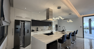 RENT LUXURY FURNISHED 4 BEDROOM BUNGALOW FULLY EQUIPPED THROUGHOUT WITH LARGE SWIMMING POOL AND BBQ AREAS.