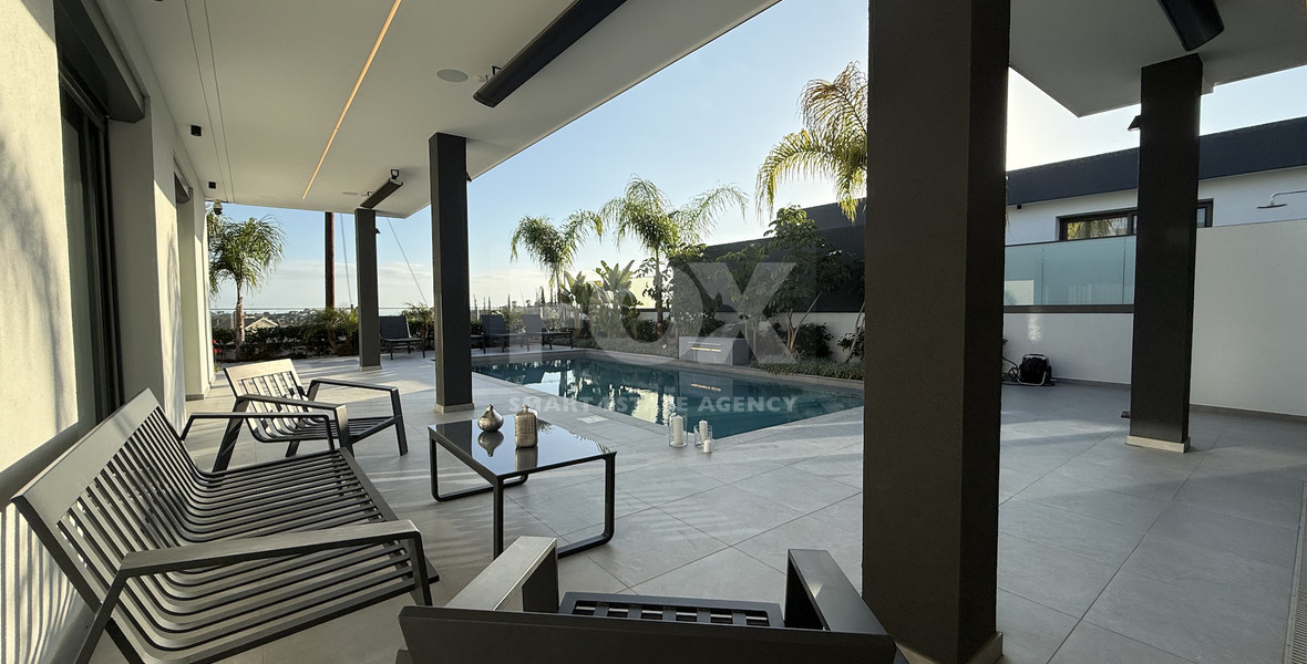 RENT LUXURY FURNISHED 4 BEDROOM BUNGALOW FULLY EQUIPPED THROUGHOUT WITH LARGE SWIMMING POOL AND BBQ AREAS.