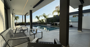 RENT LUXURY FURNISHED 4 BEDROOM BUNGALOW FULLY EQUIPPED THROUGHOUT WITH LARGE SWIMMING POOL AND BBQ AREAS.