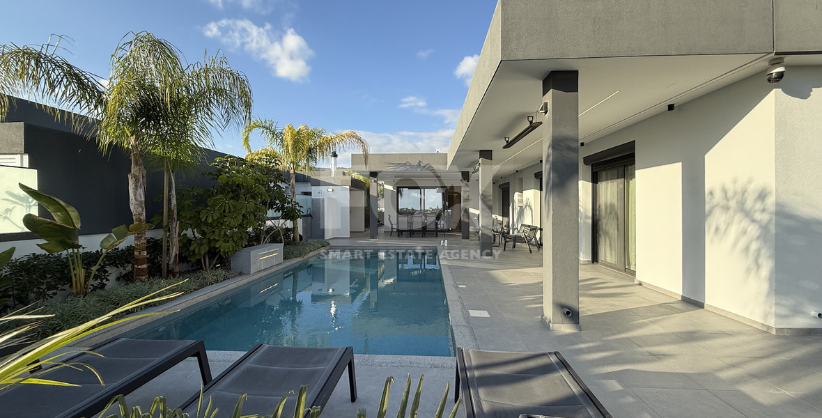 RENT LUXURY FURNISHED 4 BEDROOM BUNGALOW FULLY EQUIPPED THROUGHOUT WITH LARGE SWIMMING POOL AND BBQ AREAS.