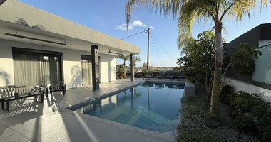 RENT LUXURY FURNISHED 4 BEDROOM BUNGALOW FULLY EQUIPPED THROUGHOUT WITH LARGE SWIMMING POOL AND BBQ AREAS.