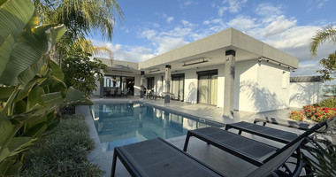 RENT LUXURY FURNISHED 4 BEDROOM BUNGALOW FULLY EQUIPPED THROUGHOUT WITH LARGE SWIMMING POOL AND BBQ AREAS.