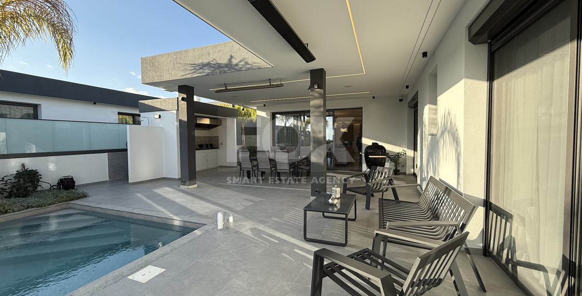 RENT LUXURY FURNISHED 4 BEDROOM BUNGALOW FULLY EQUIPPED THROUGHOUT WITH LARGE SWIMMING POOL AND BBQ AREAS.