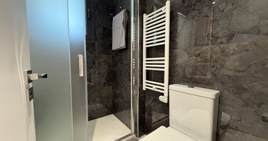 RENT LUXURY FURNISHED 4 BEDROOM BUNGALOW FULLY EQUIPPED THROUGHOUT WITH LARGE SWIMMING POOL AND BBQ AREAS.