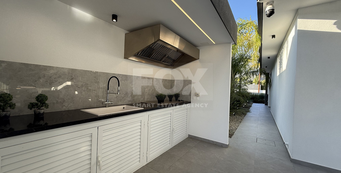 RENT LUXURY FURNISHED 4 BEDROOM BUNGALOW FULLY EQUIPPED THROUGHOUT WITH LARGE SWIMMING POOL AND BBQ AREAS.